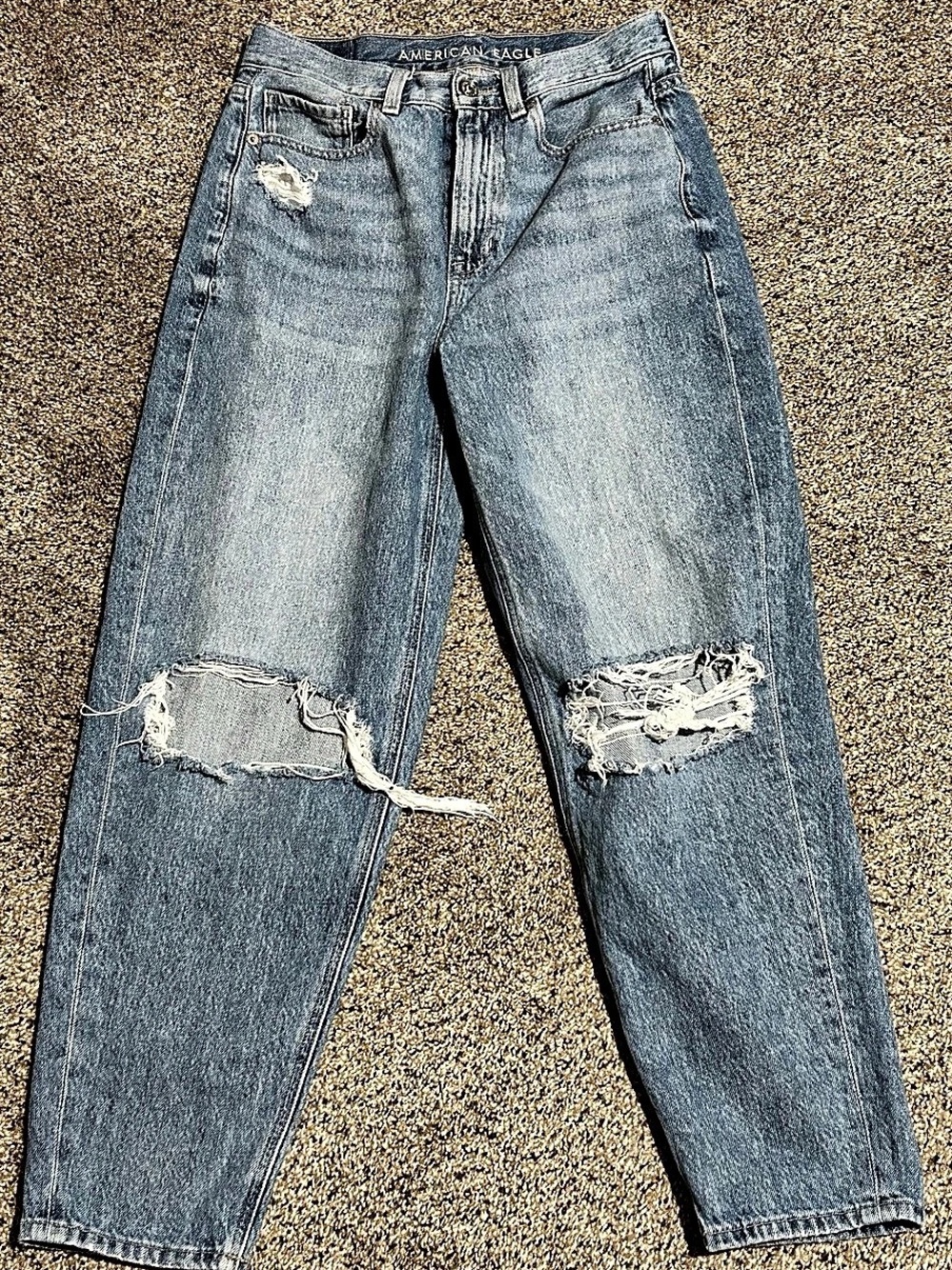 American Eagle Relaxed Mom Jean Distressed Blue Jeans Waist 6